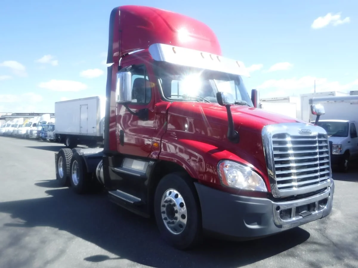 2017 Freightliner Cascadia - image 2