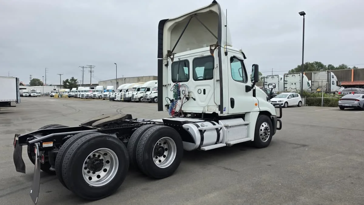 2019 Freightliner Cascadia in Tacoma, WA — photo 4