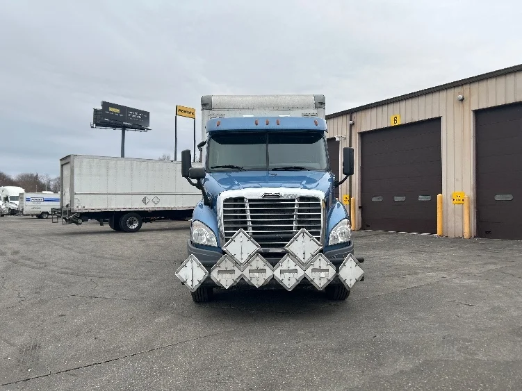 2018 Freightliner Cascadia in Chicopee, MA — photo 2