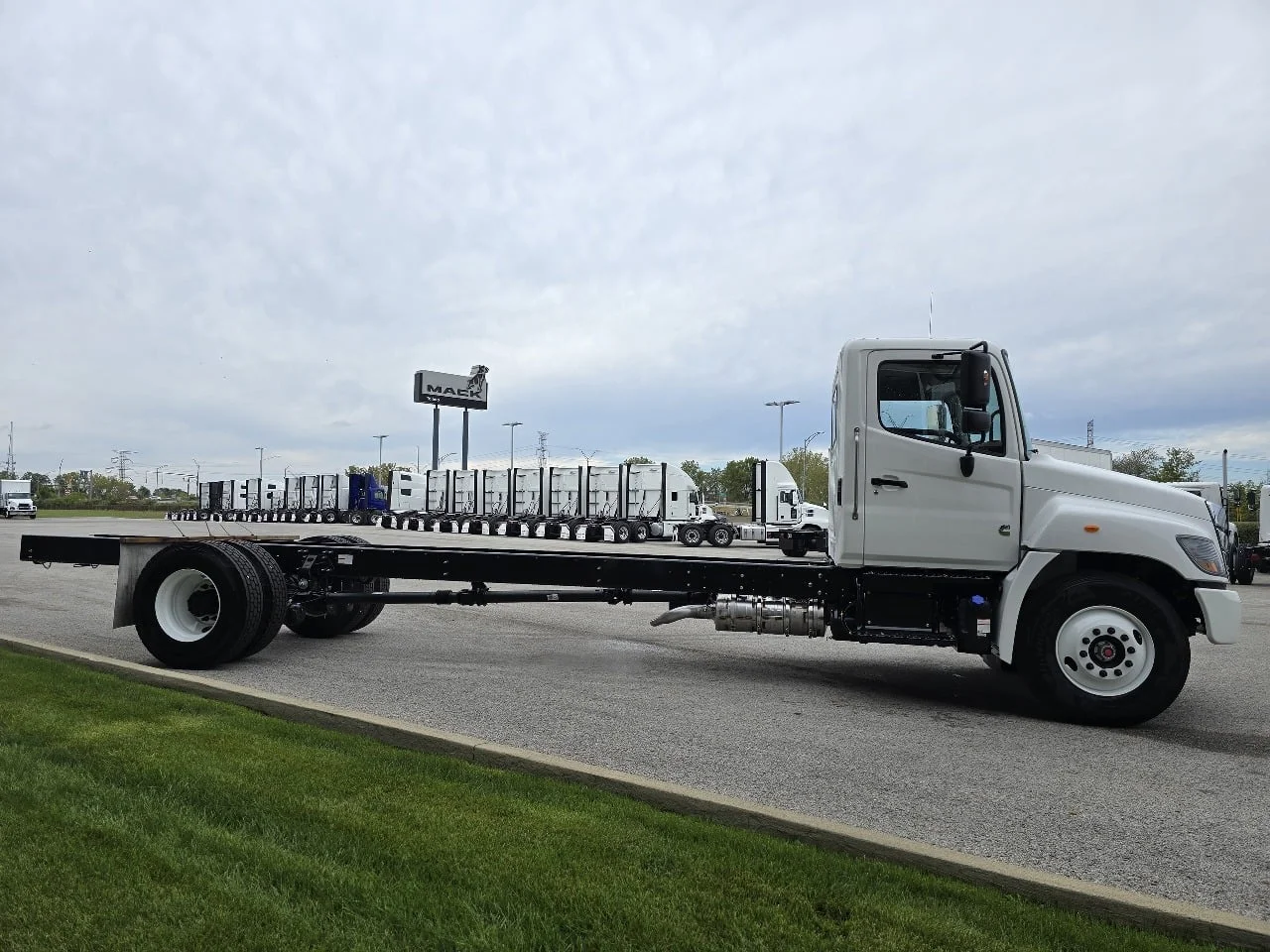 2025 Hino in Toledo, OH — photo 3