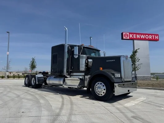 2027 Kenworth W900