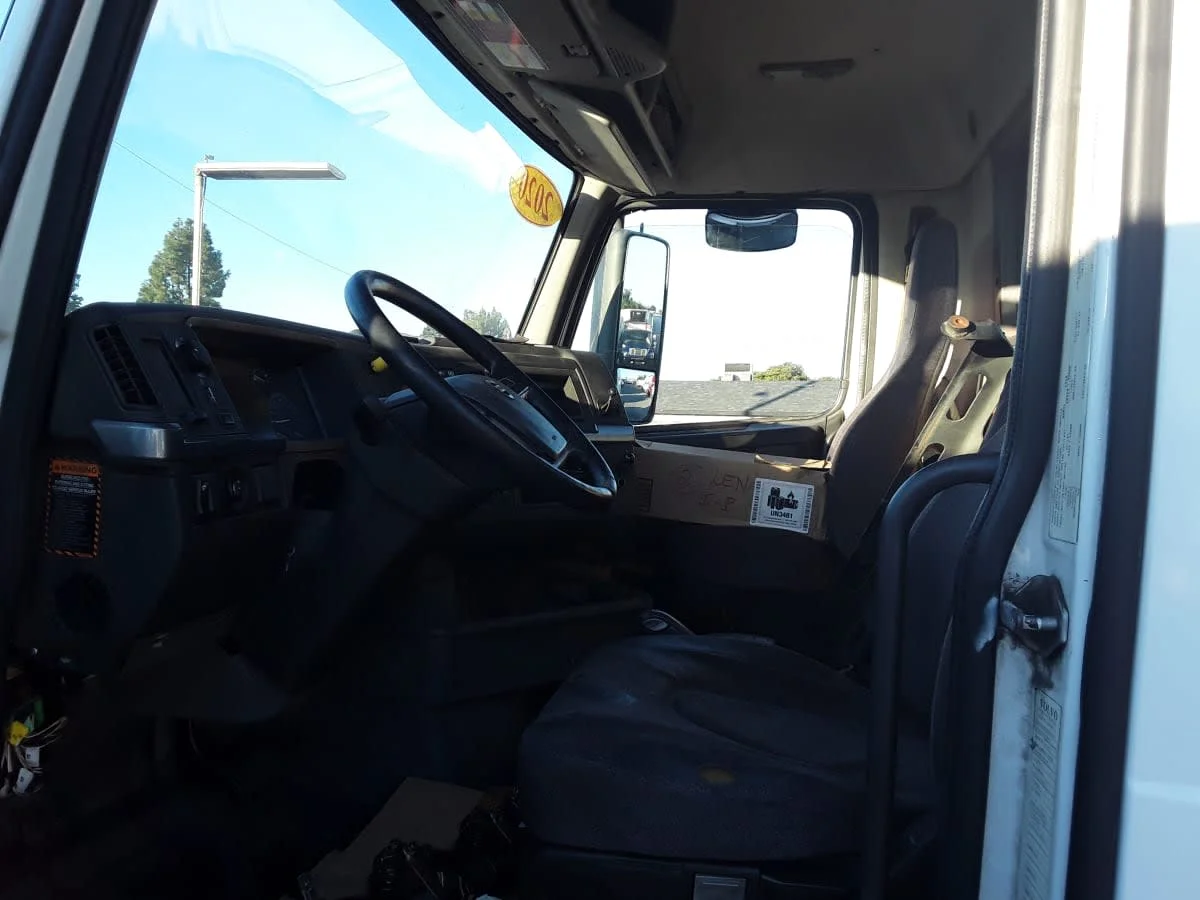 2020 Volvo VNR 660 in Montebello, CA — photo 7