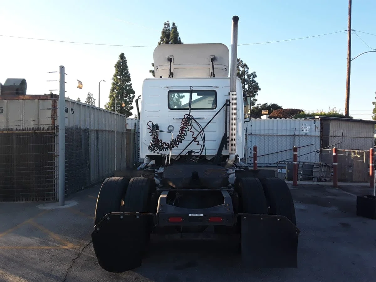 2020 Volvo VNR 660 in Montebello, CA — photo 5