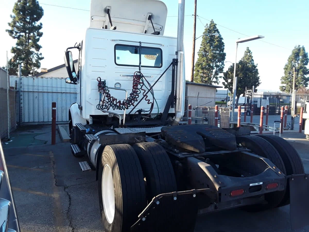 2020 Volvo VNR 660 in Montebello, CA — photo 6
