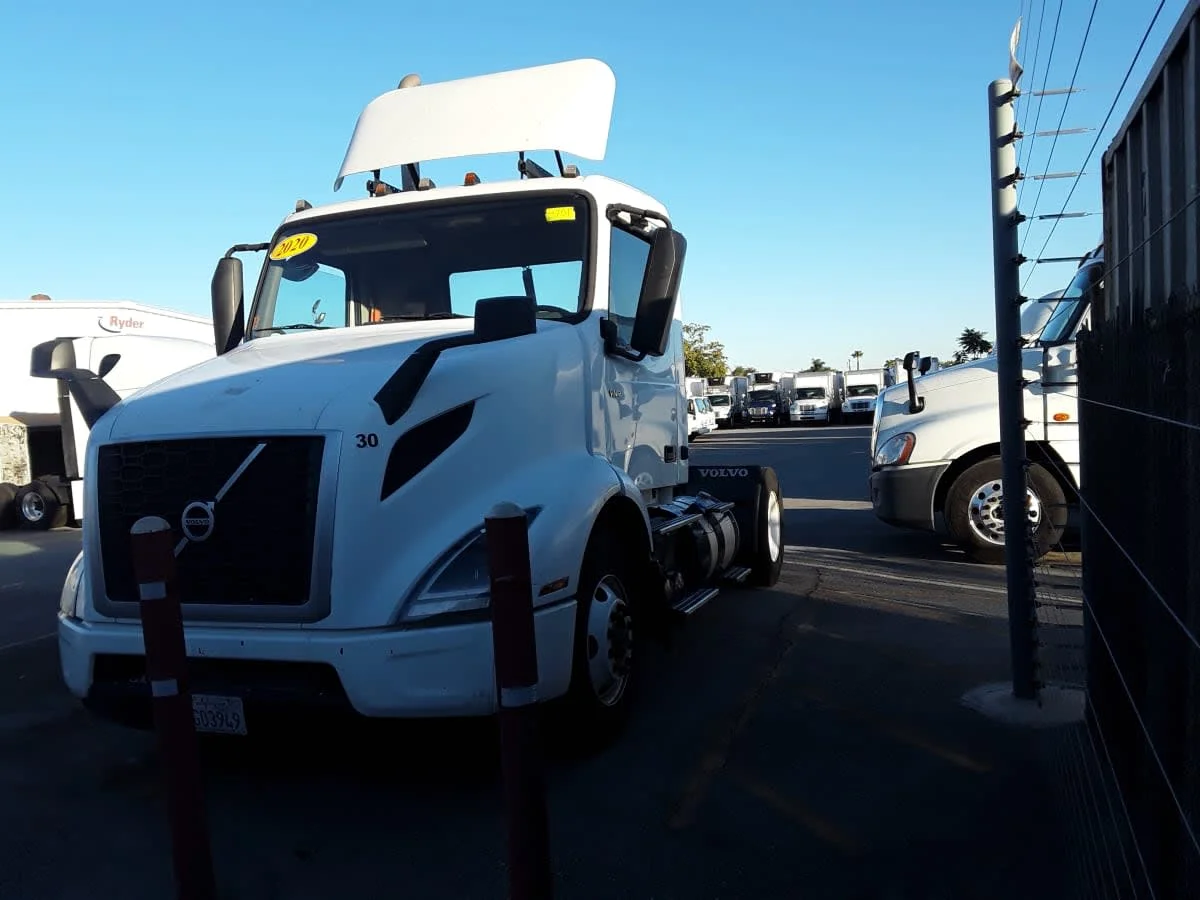 2020 Volvo VNR 660 in Montebello, CA