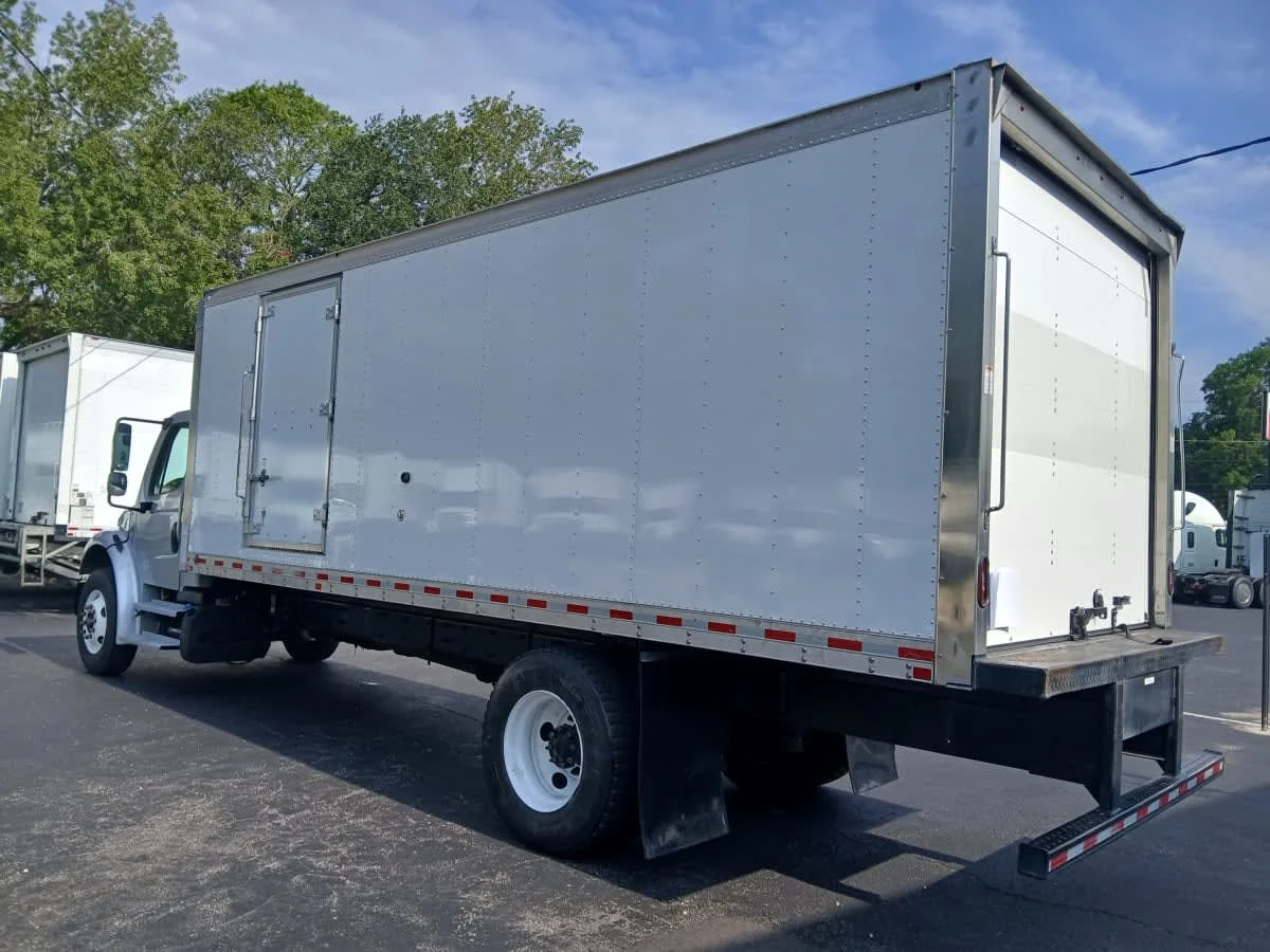 2021 Freightliner M2 106 in Jacksonville, FL — photo 6
