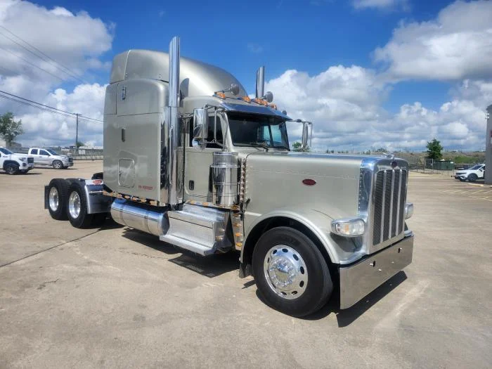 2019 Peterbilt 389 - image 2
