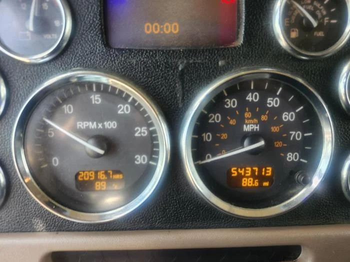 2019 Peterbilt 389 - image 10