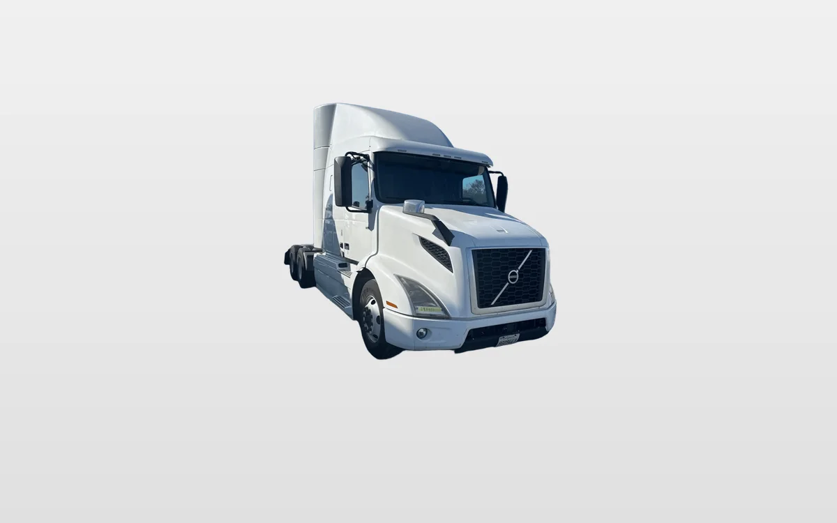 2020 Volvo VNR 640 - image 1
