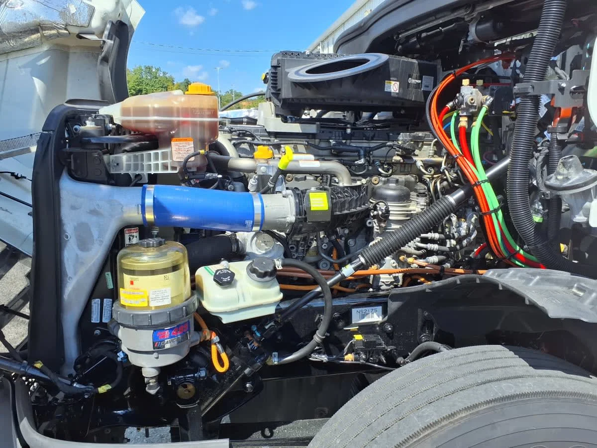 2022 Freightliner Cascadia in Knoxville, TN — photo 8