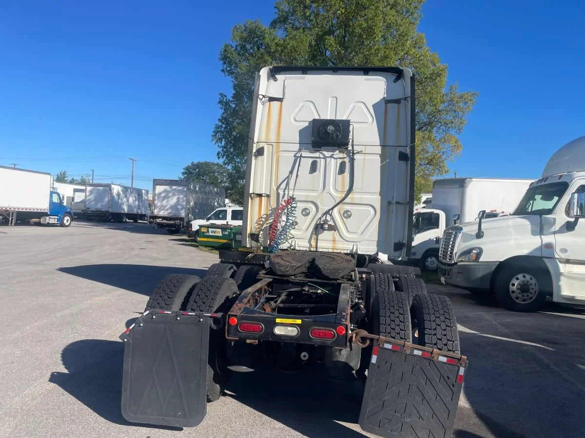 2018 Freightliner Cascadia - image 5