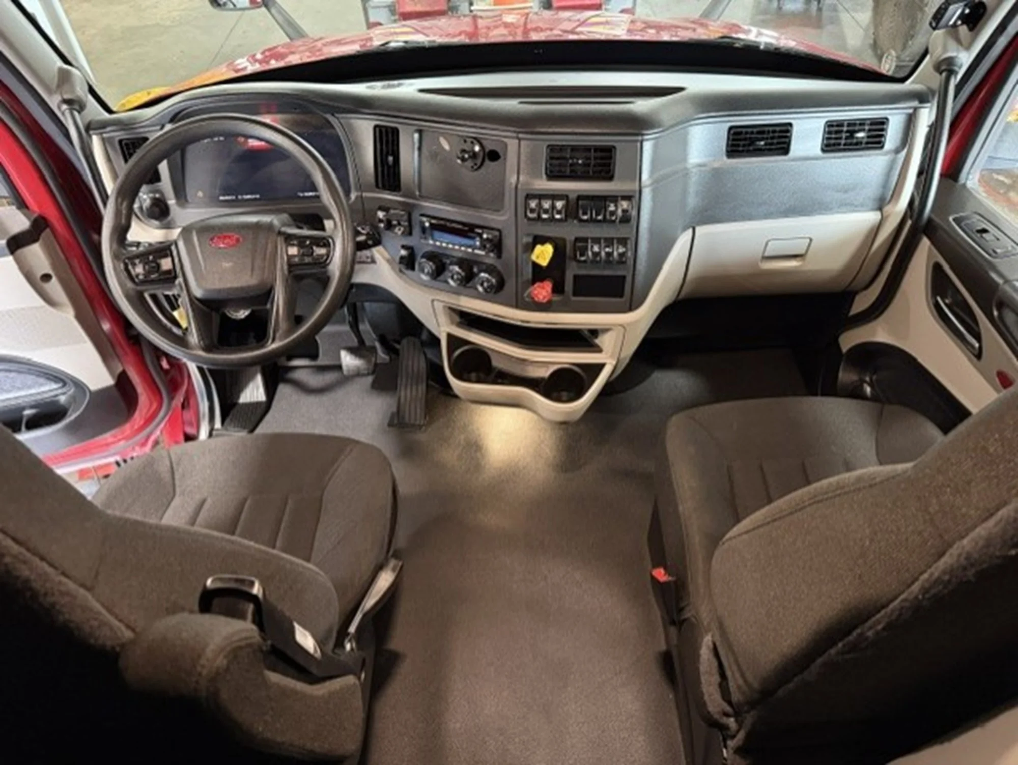 2023 Peterbilt 579 in Chesapeake, VA — photo 5
