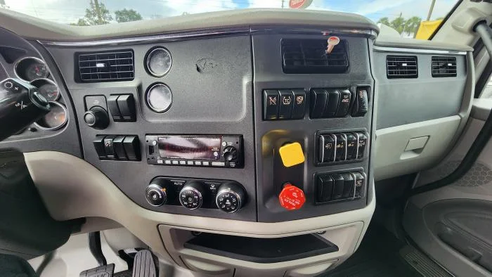 2021 Peterbilt 579 - image 21