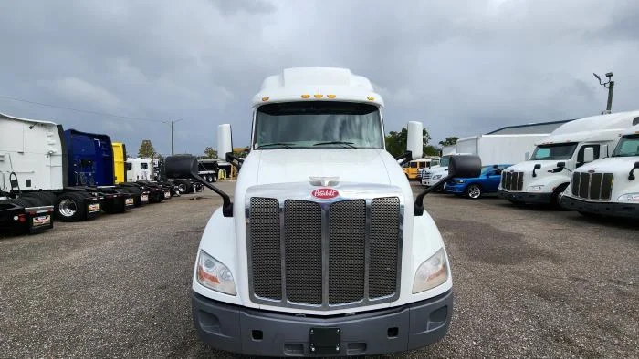 2021 Peterbilt 579 - image 9