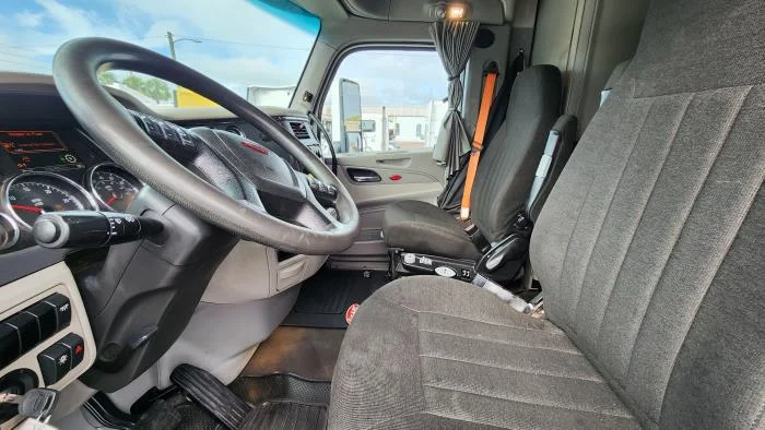 2021 Peterbilt 579 - image 11