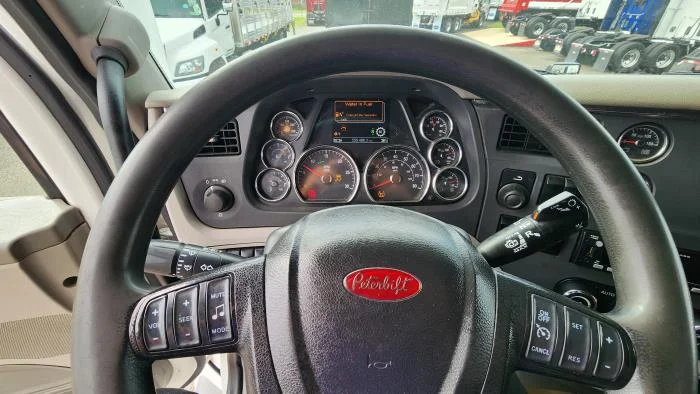 2021 Peterbilt 579 - image 22