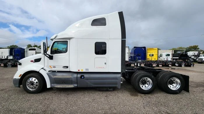 2021 Peterbilt 579 - image 3