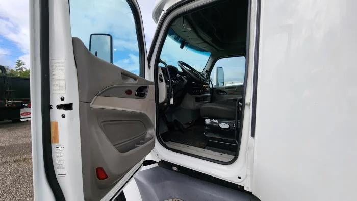 2021 Peterbilt 579 - image 10