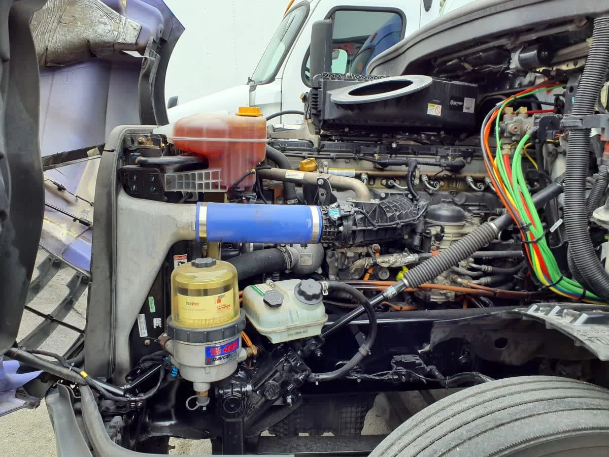 2022 Freightliner Cascadia - image 9