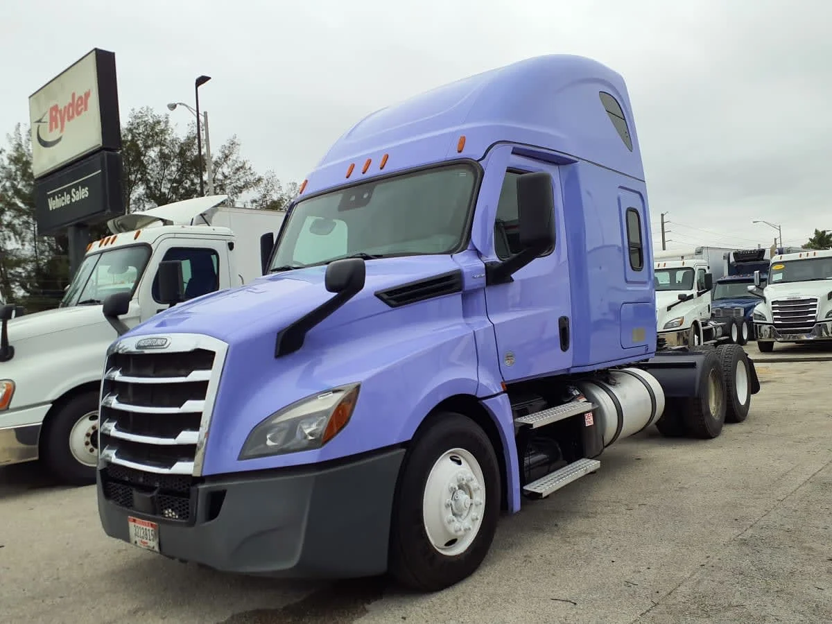 2022 Freightliner Cascadia in Miami, FL