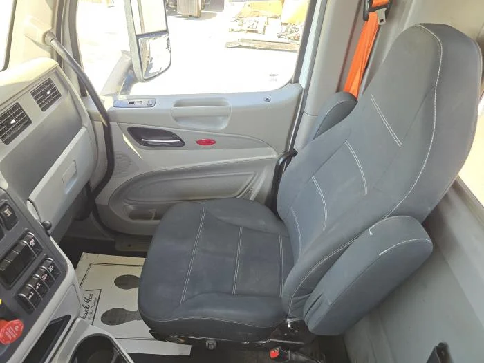 2020 Peterbilt 567 - image 10