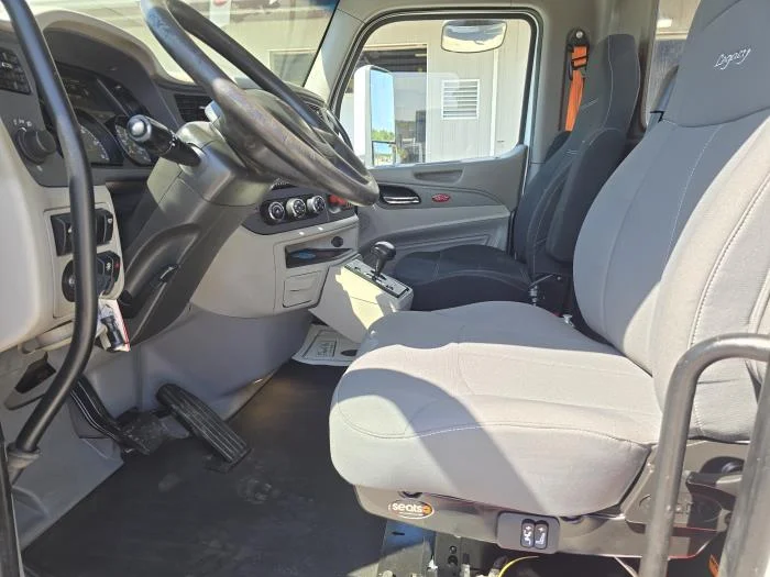 2020 Peterbilt 567 - image 9