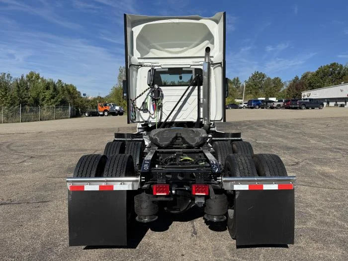 2026 International LT - image 9