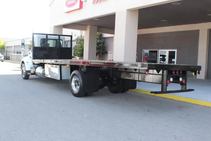 2020 Peterbilt 337 — photo 6