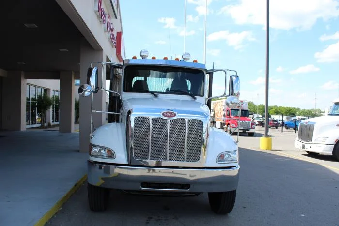 2020 Peterbilt 337 — photo 3