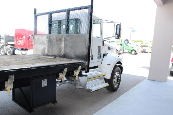 2020 Peterbilt 337 — photo 10