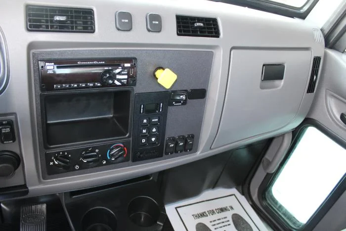 2020 Peterbilt 337 — photo 15