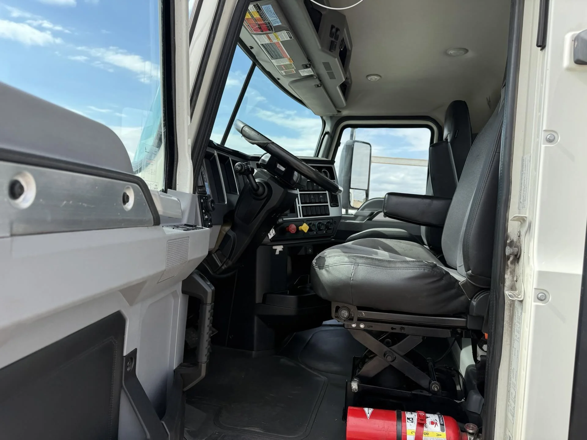 2019 Mack Anthem in Quincy, IL — photo 9