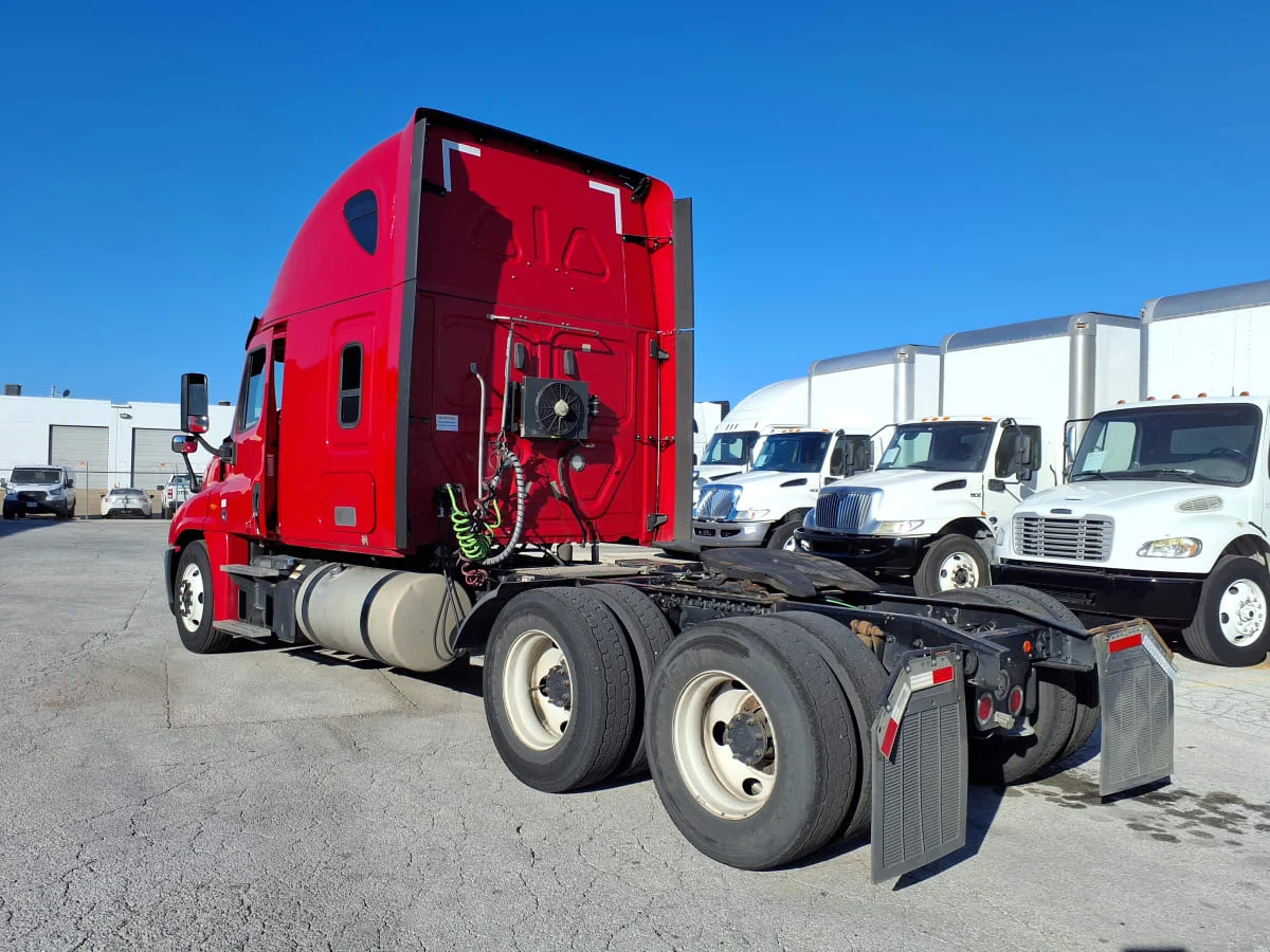 2019 Freightliner Cascadia - image 6