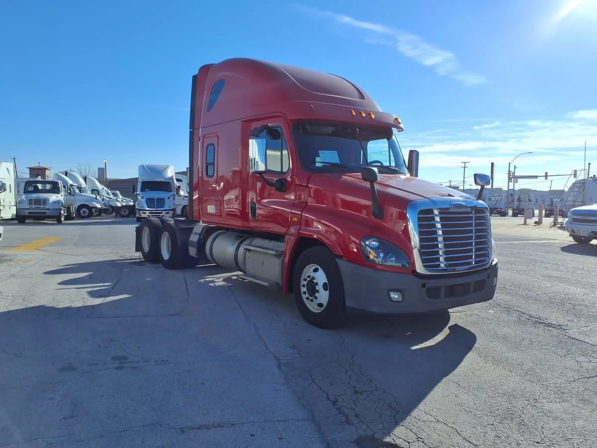 2019 Freightliner Cascadia - image 3