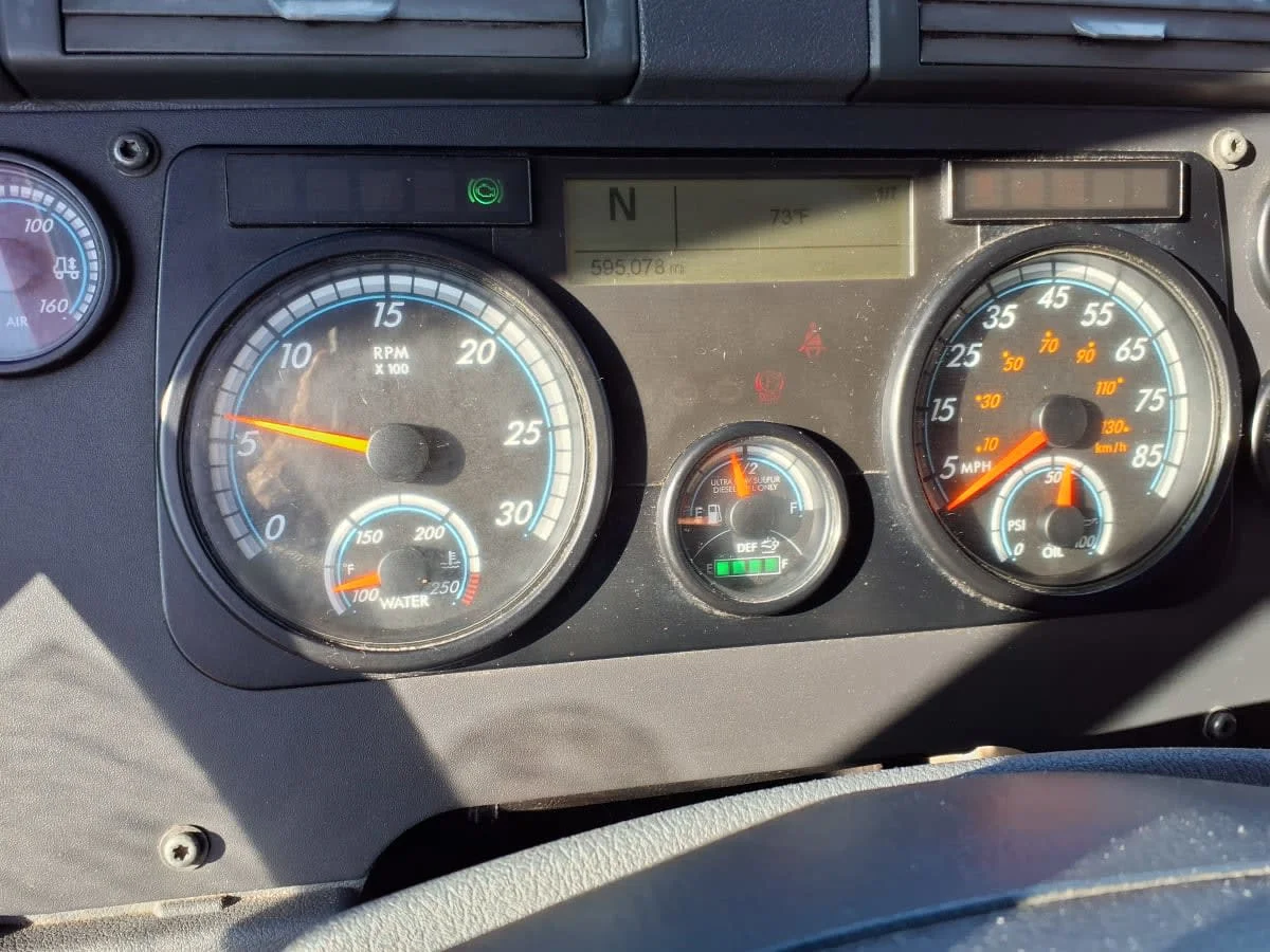 2019 Freightliner Cascadia - image 11