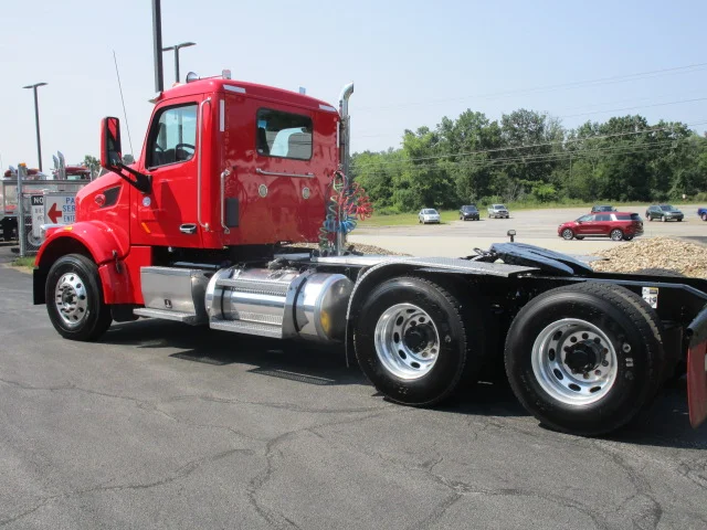 2020 Peterbilt 567 - image 3