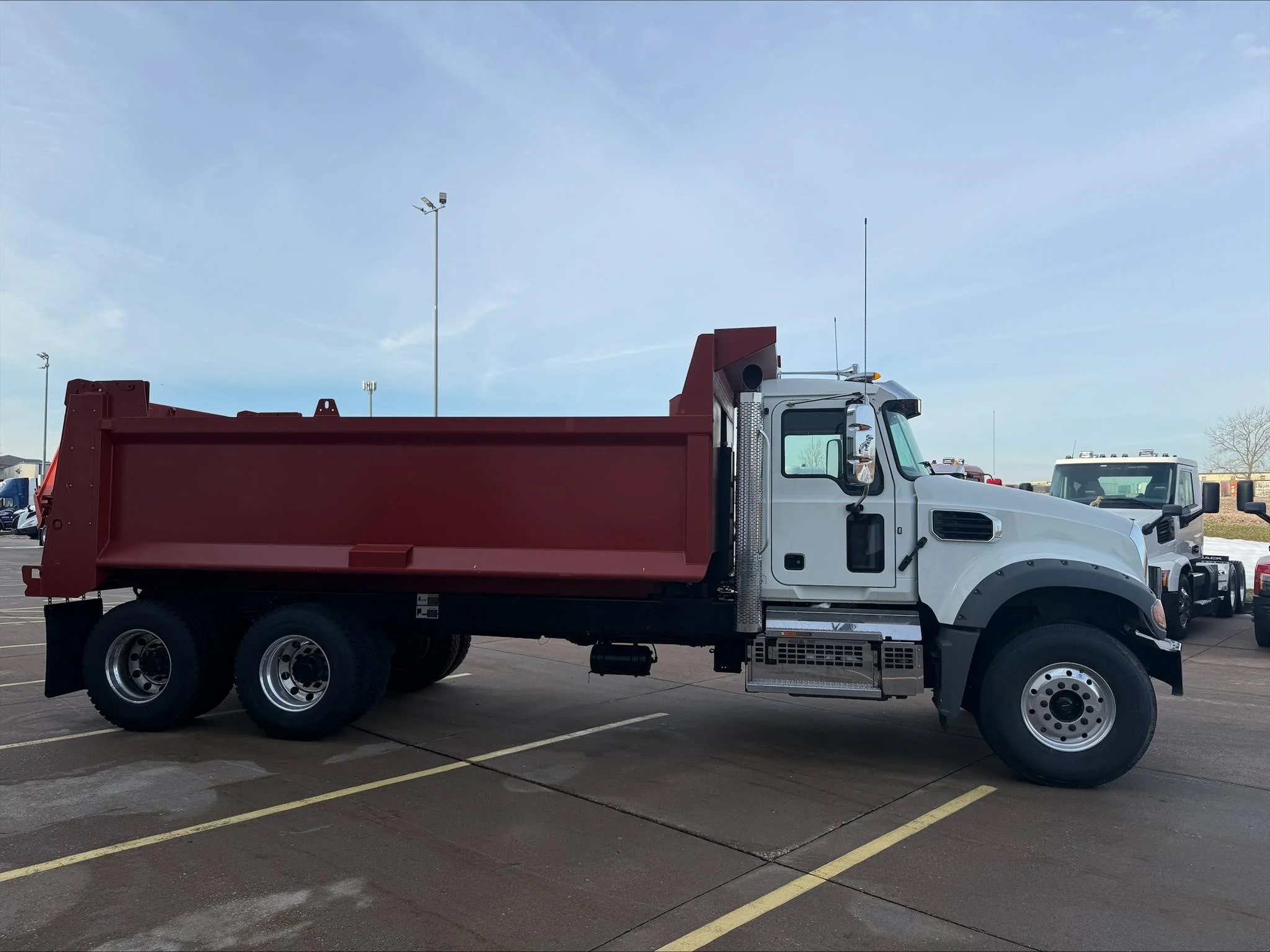 2027 Mack Granite — photo 4