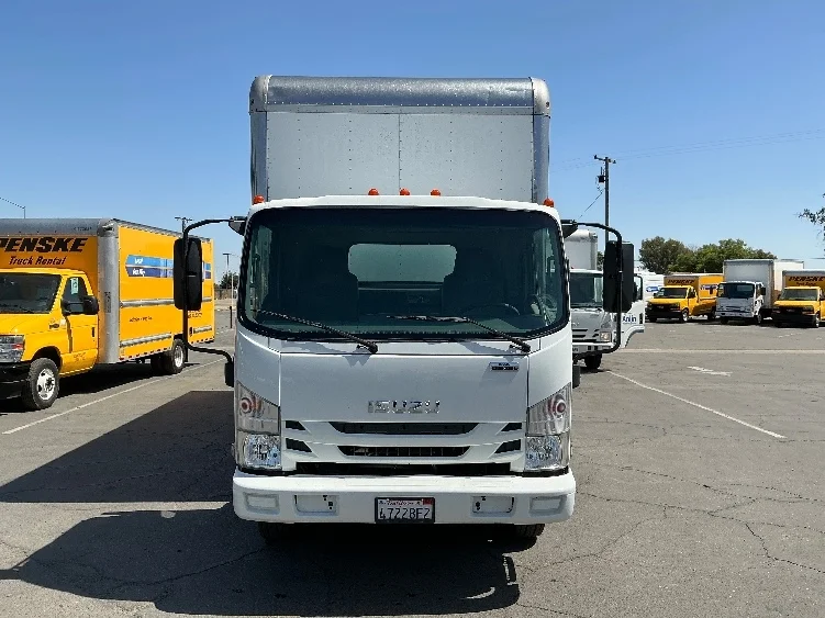 2018 Isuzu NQR in Fresno, CA — photo 2