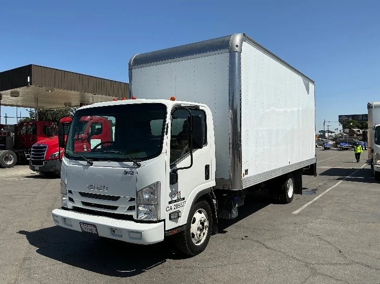 2018 Isuzu NQR in Fresno, CA — photo 3