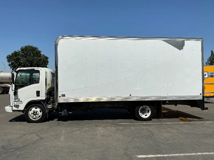 2018 Isuzu NQR in Fresno, CA — photo 4