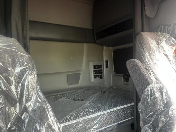 2026 International LT - image 15