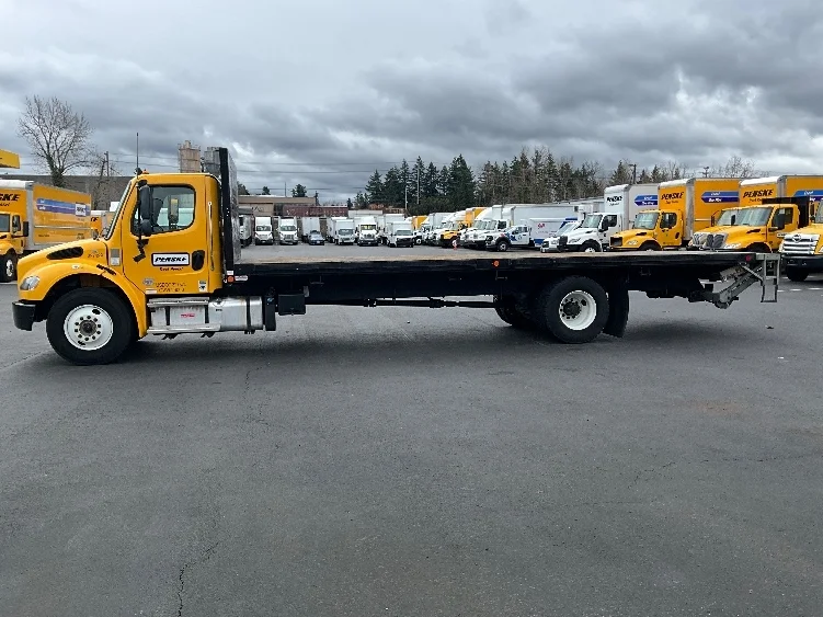 2022 Freightliner M2 106 in Wilsonville, OR — photo 4