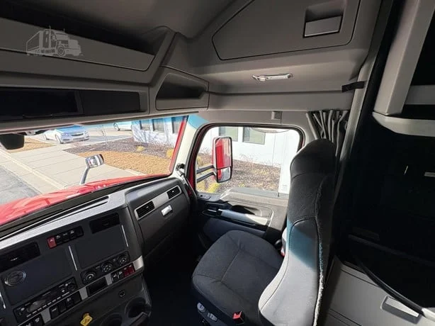 2023 Kenworth T680 - image 12