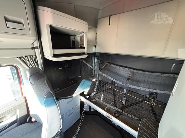 2023 Kenworth T680 - image 14