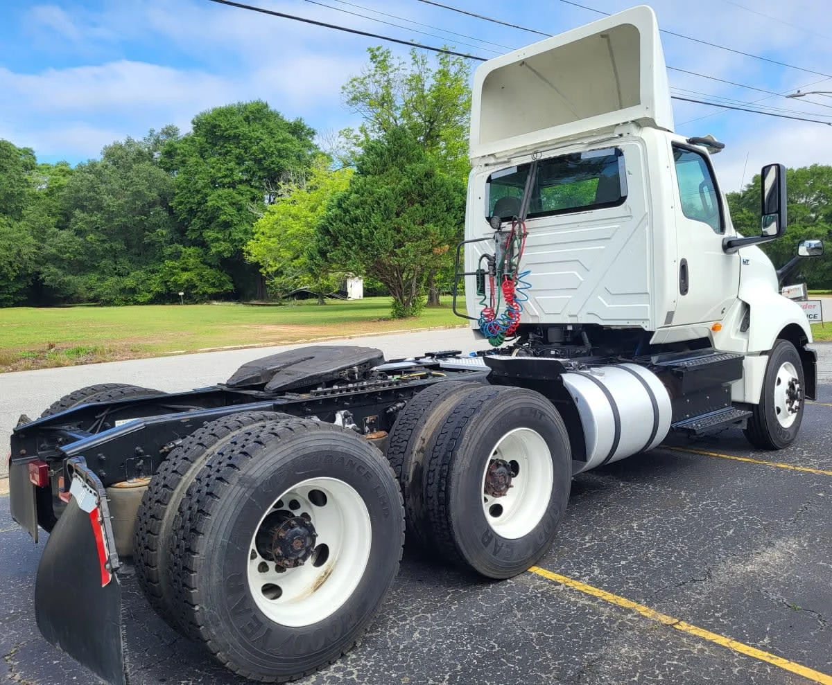 2020 International LT in Jacksonville, FL — photo 3