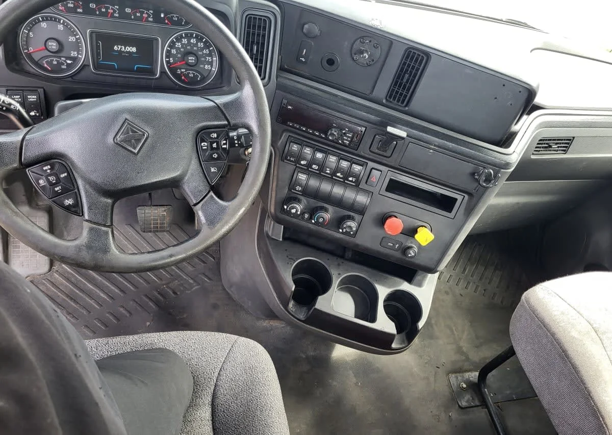 2020 International LT in Jacksonville, FL — photo 7