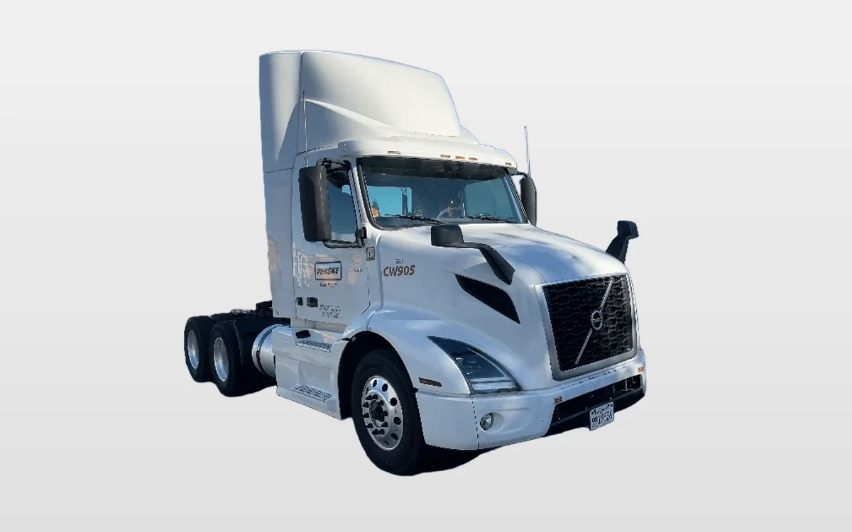 2020 Volvo VNR 640 - image 1