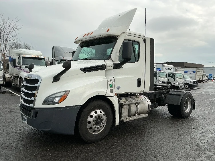 2020 Freightliner Cascadia in South Plainfield, NJ — photo 3