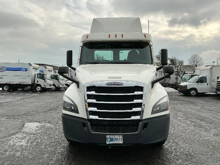 2020 Freightliner Cascadia in South Plainfield, NJ — photo 2