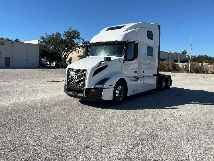2024 Volvo in Tampa, FL — photo 3